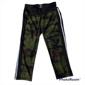Camo Workout Capris 💚🤎🖤